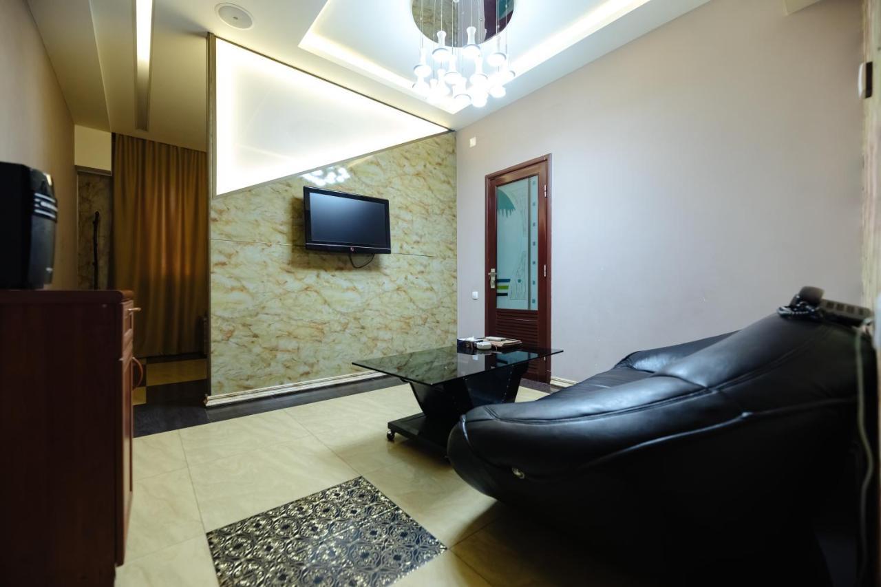 Golden Seconds Hotel Yerevan Bagian luar foto