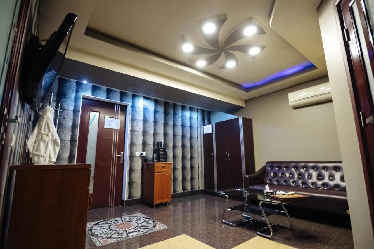 Golden Seconds Hotel Yerevan Bagian luar foto