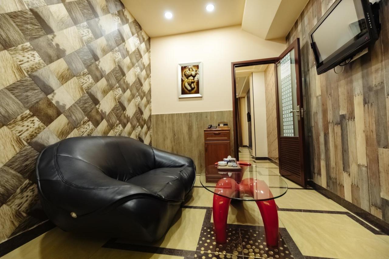 Golden Seconds Hotel Yerevan Bagian luar foto