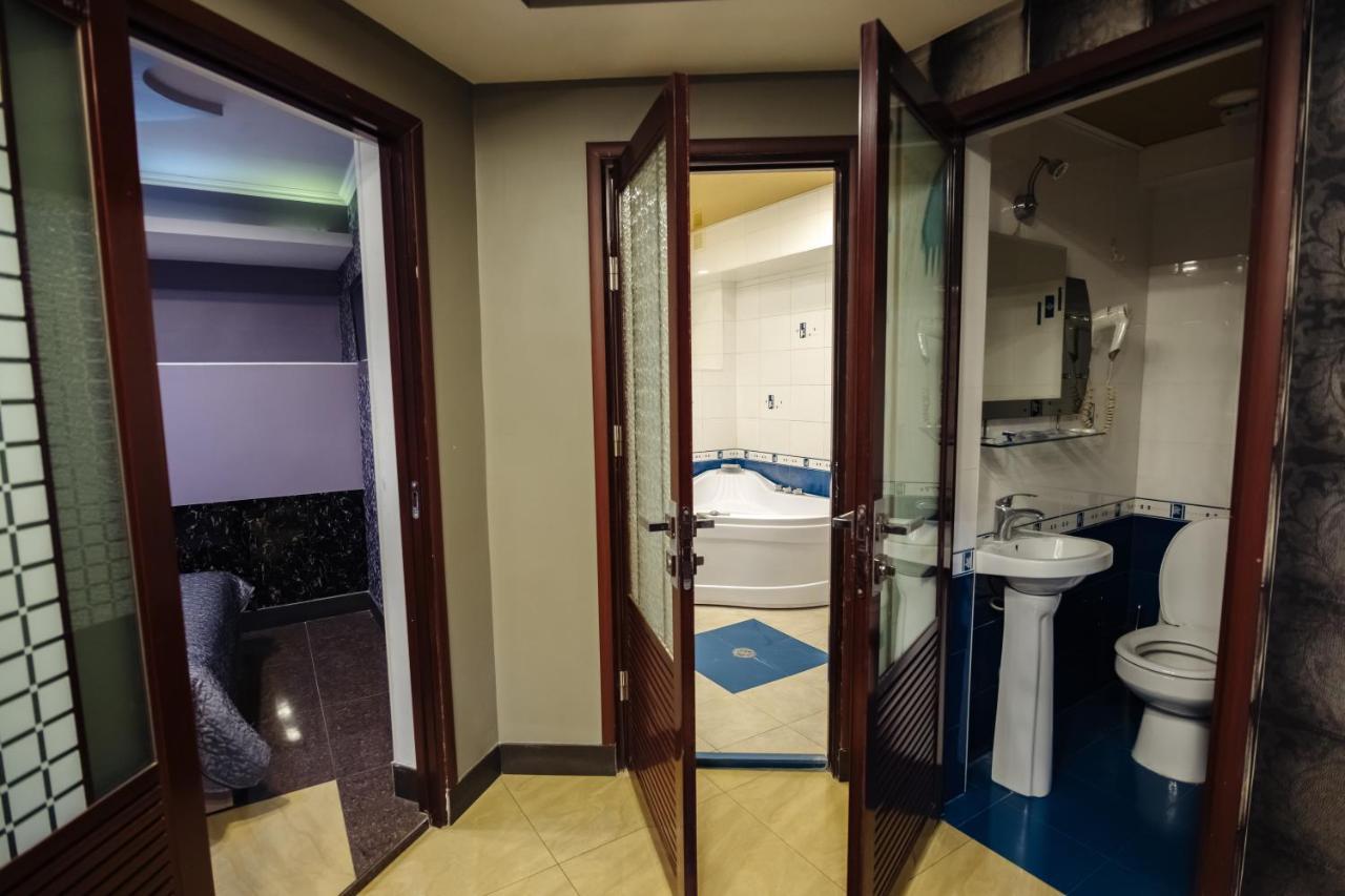 Golden Seconds Hotel Yerevan Bagian luar foto