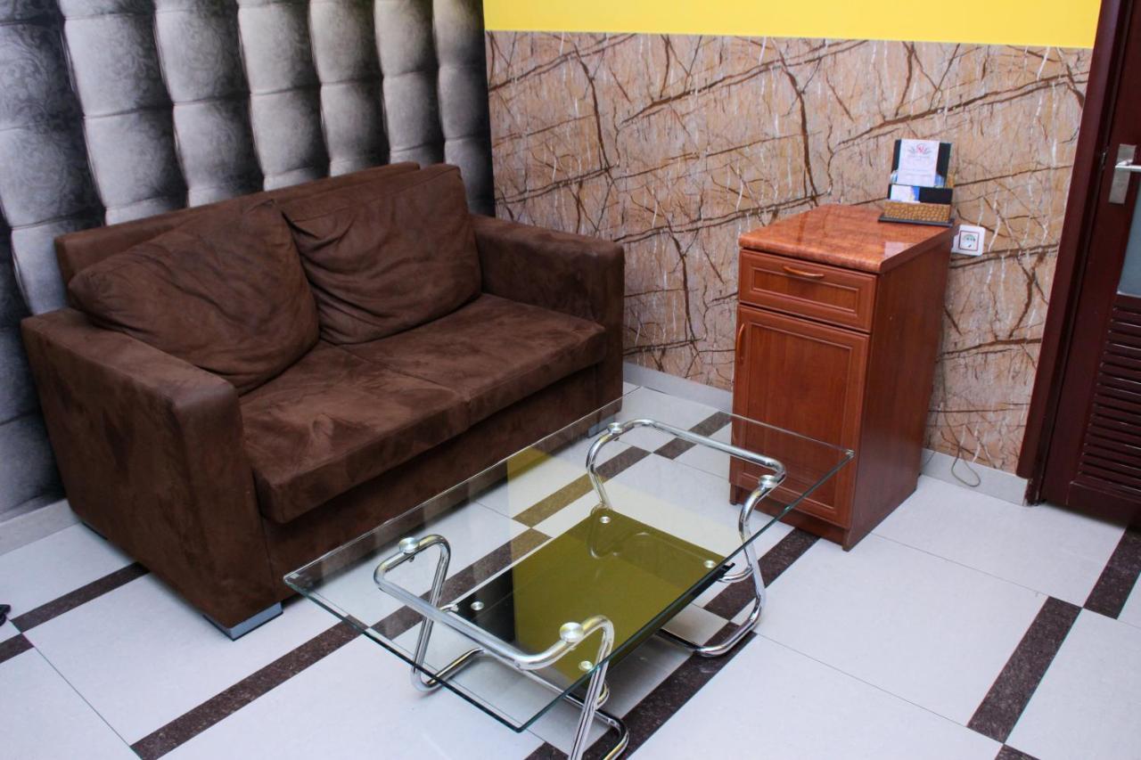 Golden Seconds Hotel Yerevan Bagian luar foto